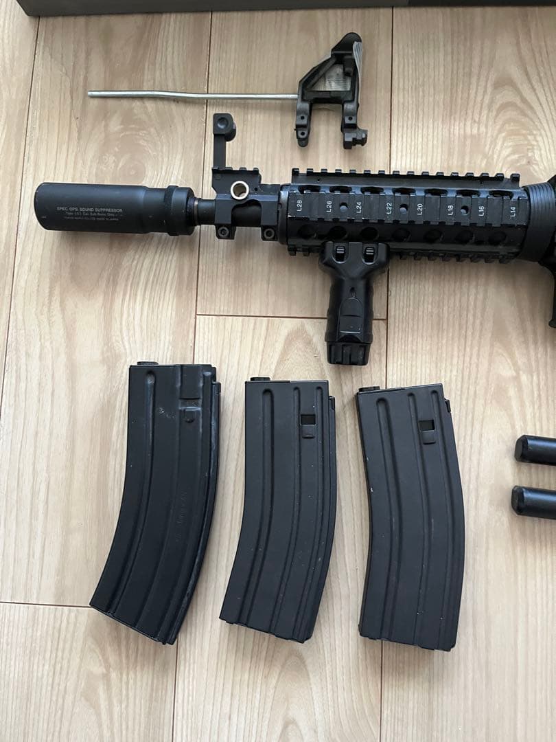 東京マルイ CQB-R M4 カスタム＋充電器＋専用バッテリー付き