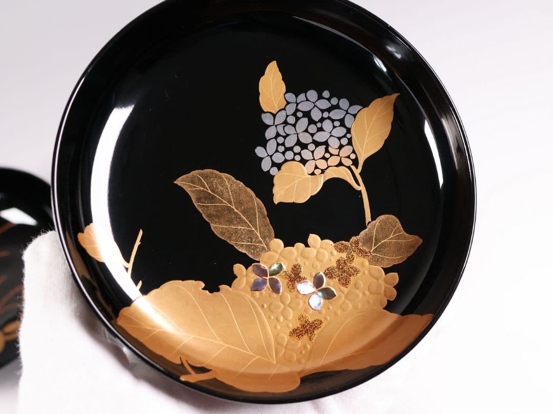 【MB189】天然木漆塗 紫陽花と葵 金蒔絵 螺鈿入 黒塗 煮物椀 二客 昭和期