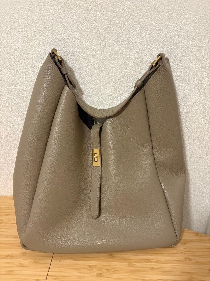 ヴィオラドーロ VIOLAdORO レザー ショルダーバッグ