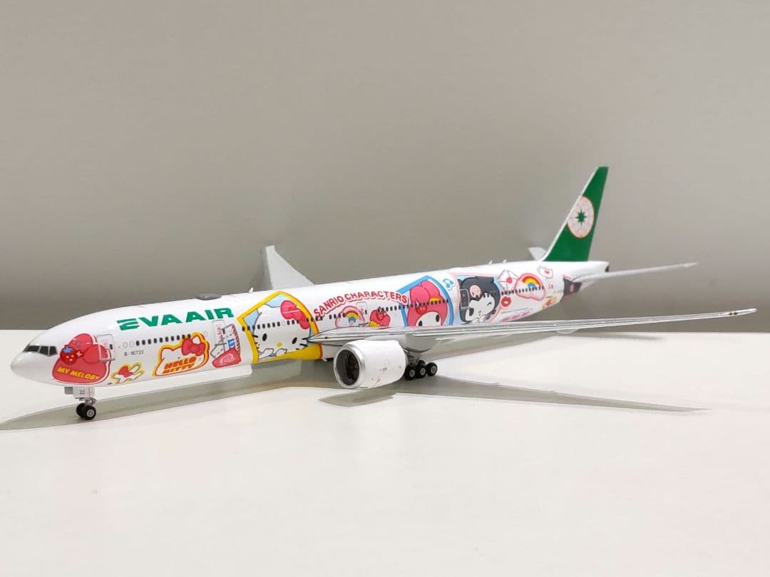 エバー航空　B777-300 ハローキティ