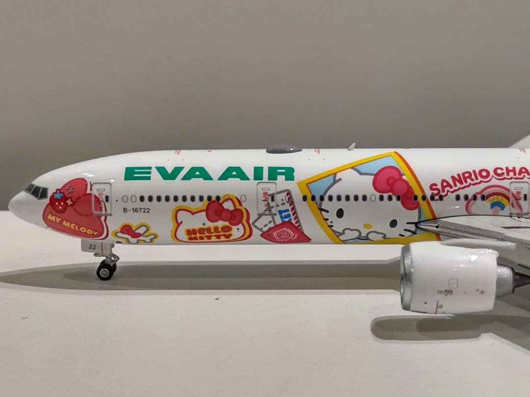 エバー航空　B777-300 ハローキティ