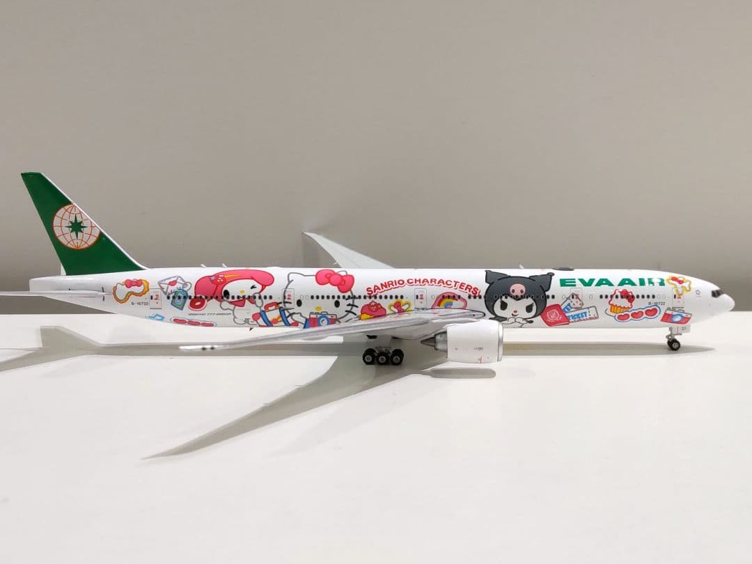 エバー航空　B777-300 ハローキティ