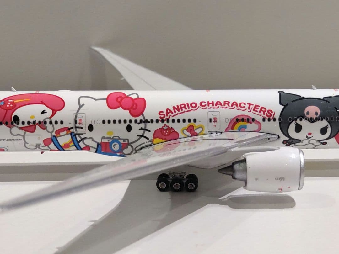 エバー航空　B777-300 ハローキティ