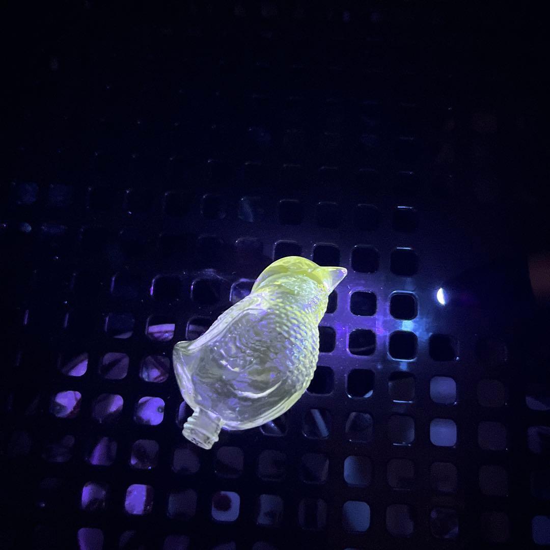 骨董　時代ガラス　プレスガラス　雀型　小鳥モチーフ　金平糖？香水瓶？ウランガラス