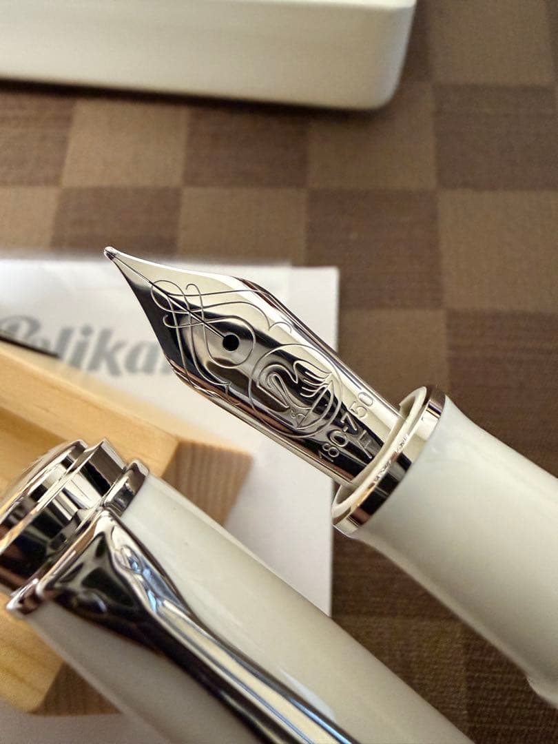 ペリカン万年筆M910（M800サイズ)白い