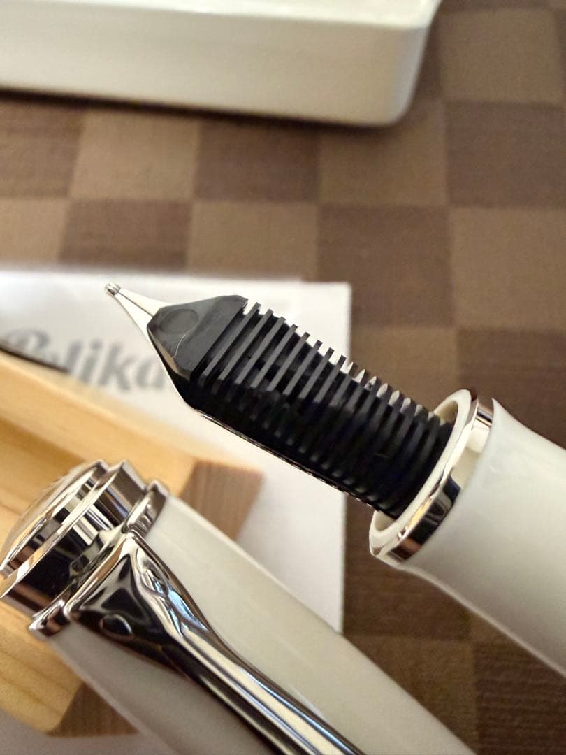 ペリカン万年筆M910（M800サイズ)白い