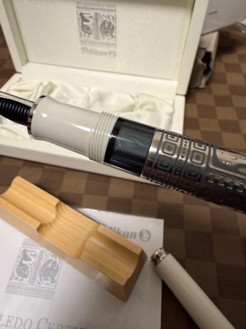 ペリカン万年筆M910（M800サイズ)白い