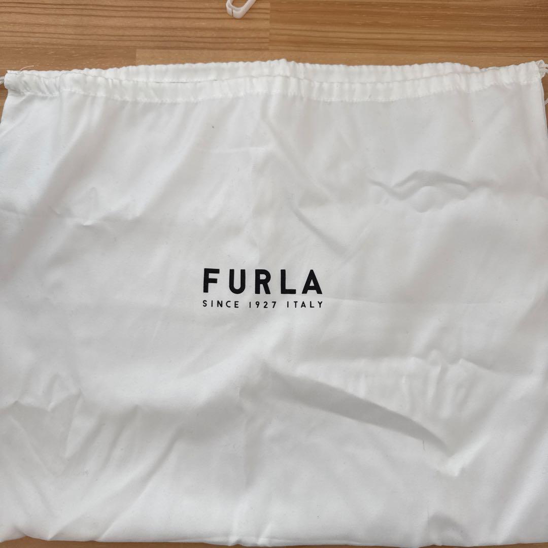FURLA ブラックレザーハンドバッグ