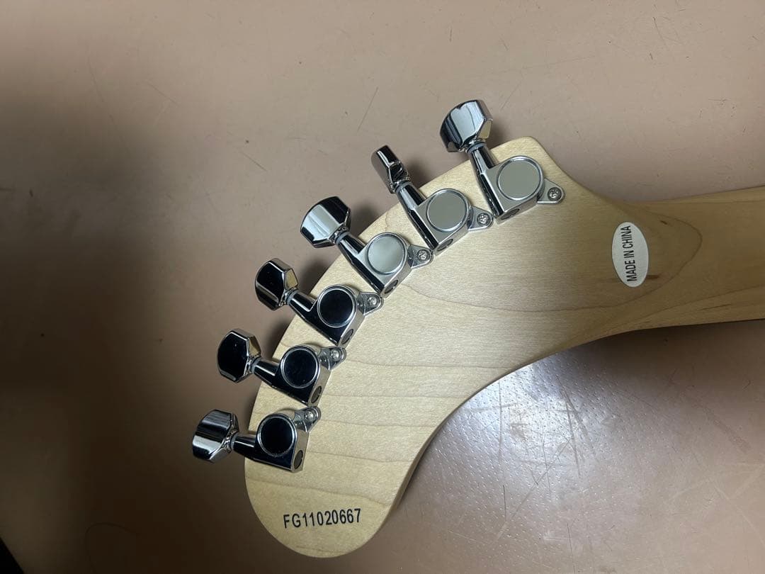 エレキギター アンプ内蔵ギターZO-3 ヘッドホーン端子付き。