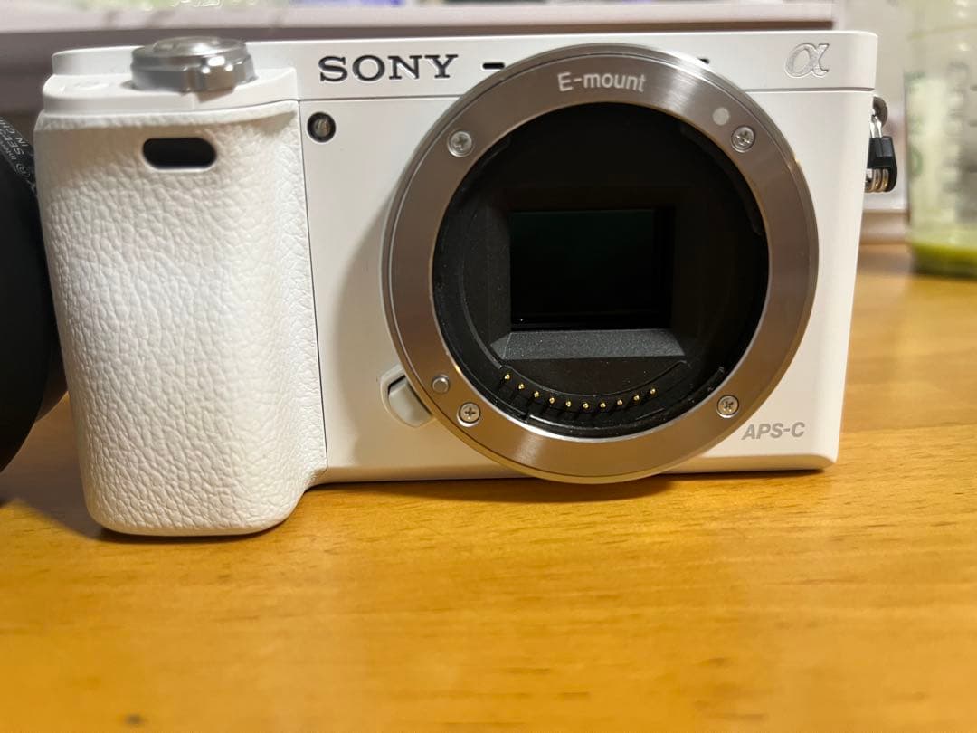 美品】SONY α6000 ホワイトシャッター回数は約1,000
