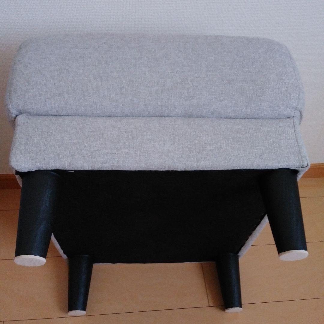 極美品　2つあります。グレーベージュファブリックオットマン 脚取り外し可能