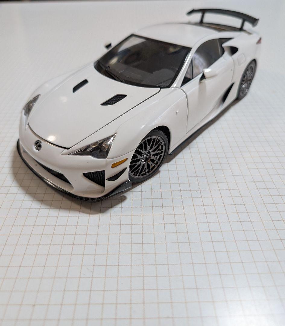 レクサスLFA 1/18ミニカー ホワイト