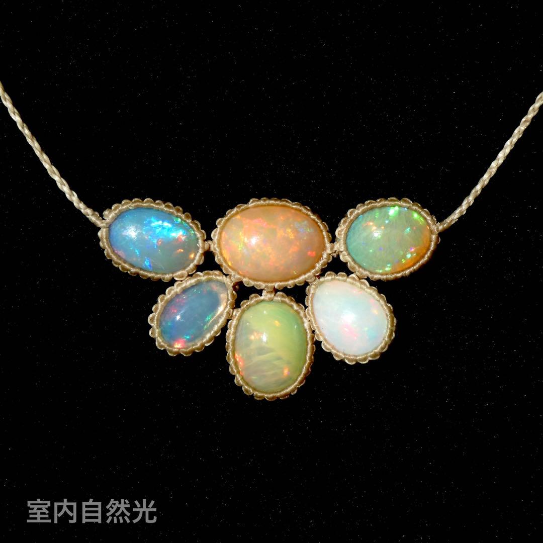 F　オパールのマクラメネックレス