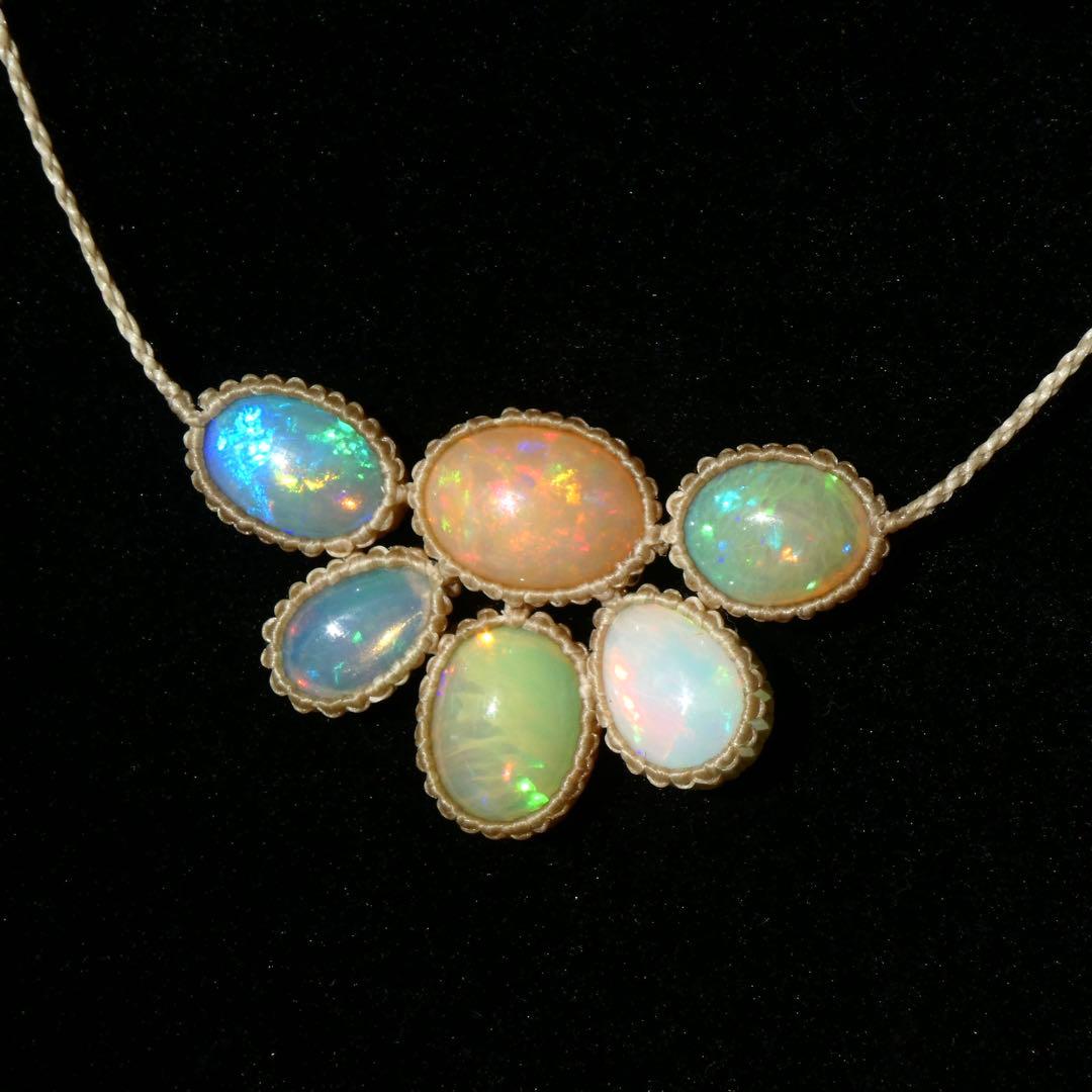 F　オパールのマクラメネックレス