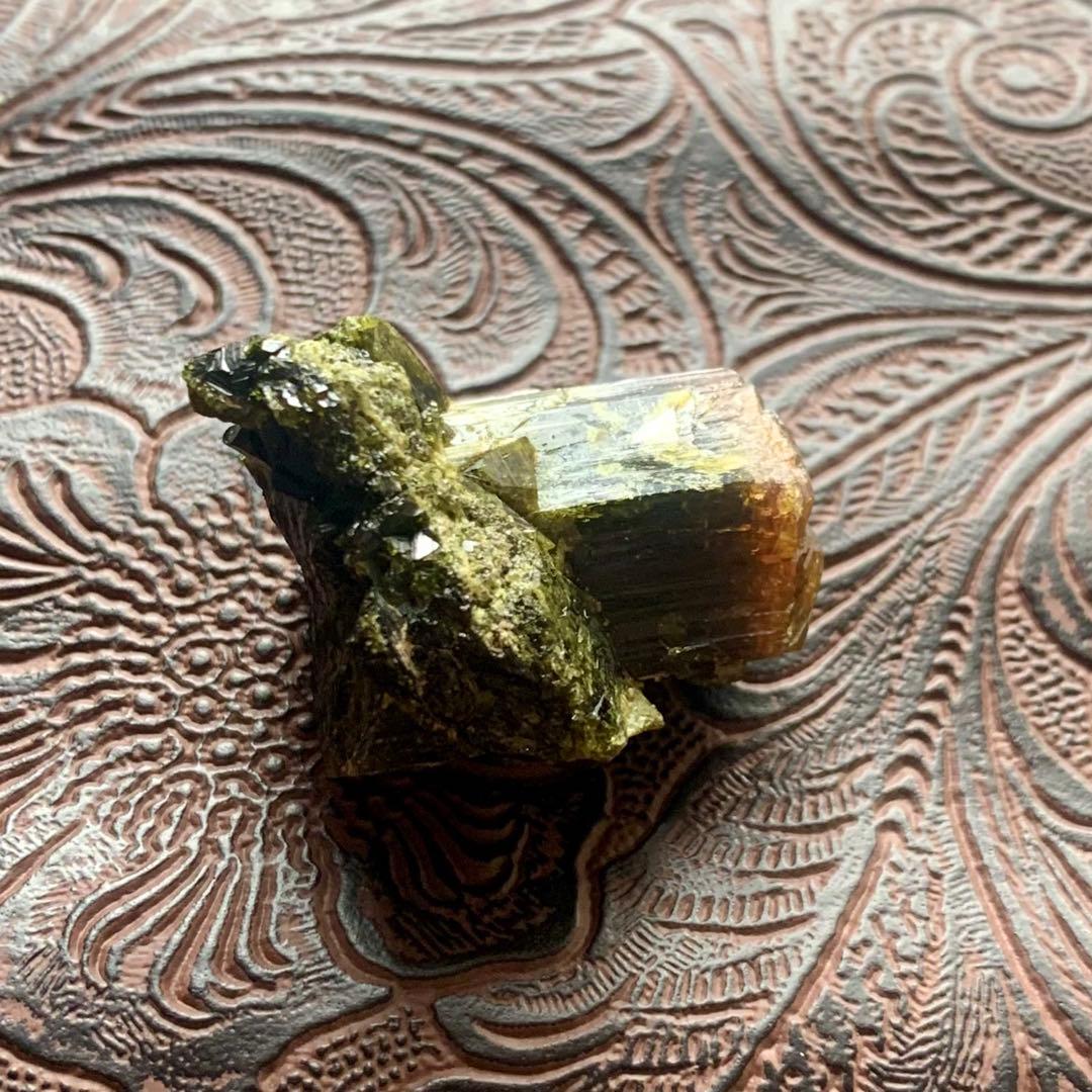 ウルトラレア！バイカラー⭐︎クリノゾイサイト結晶71ct