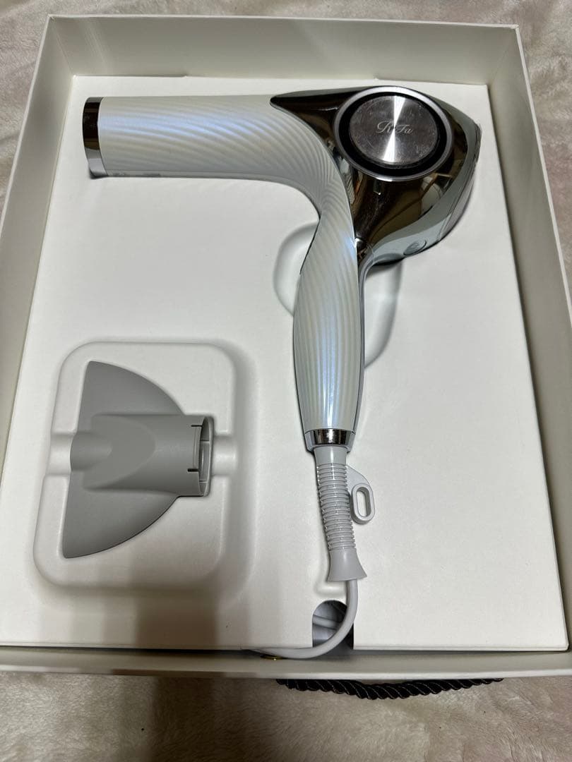 リファ ビューテック ドライヤー プロ　ホワイト