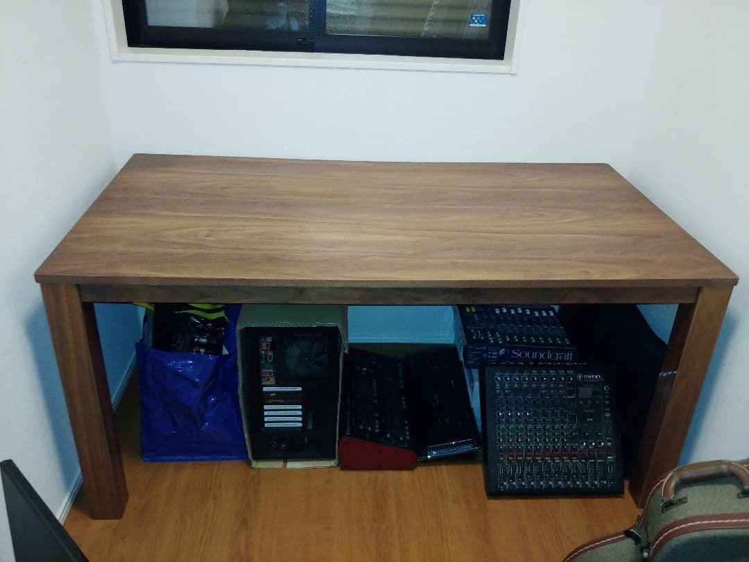 ウォールナット木製ダイニングテーブル