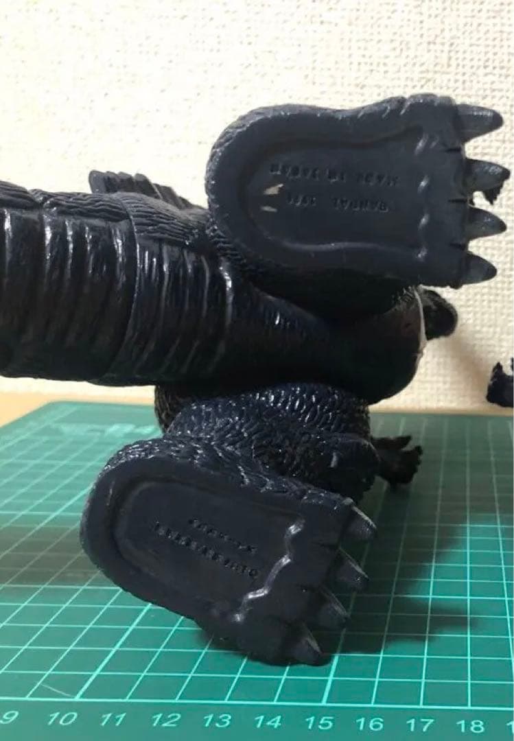 スペースゴジラ2体セット★ゴジラ歴代怪獣ボックス版　ゴジラシリーズ　色違い