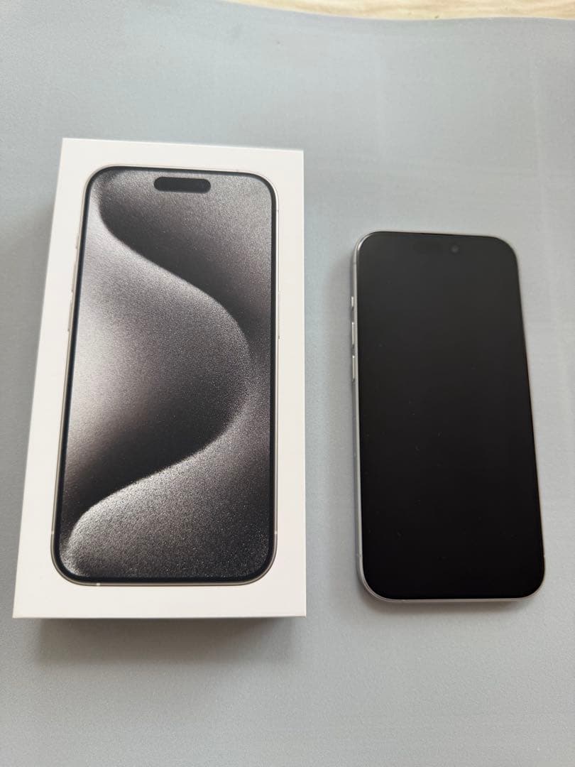 Apple iPhone 15 Pro ホワイトチタニウム　本体