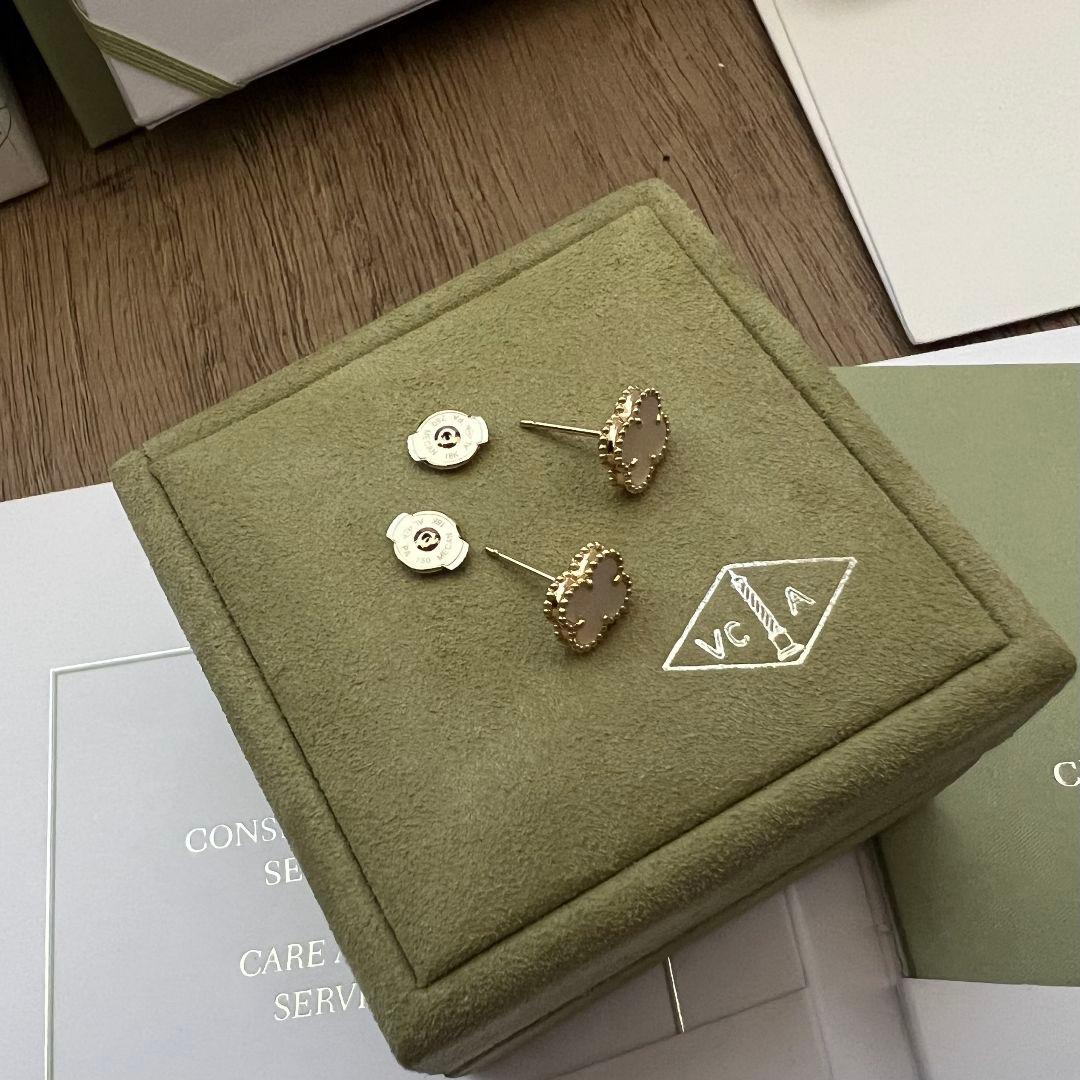 Van Cleef & Arpels スウィート アルハンブラ ピアス