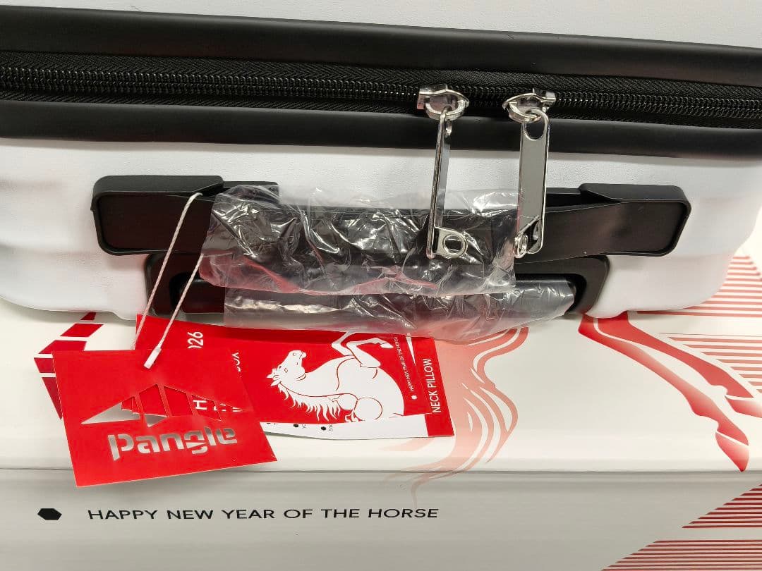 PANGLE2026ギフトボックス スーツケース、コップ、ネック枕。1月限定販売