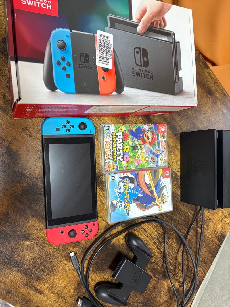 Nintendo Switch 本体と、ポケモンソード、マリオパーティセット
