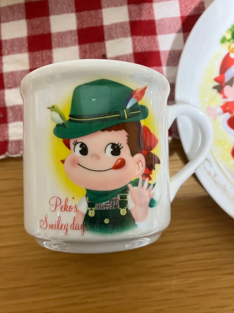 レア　昭和レトロ★ペコちゃんマグカップ5客グラス1客&クリスマスソーサー3枚