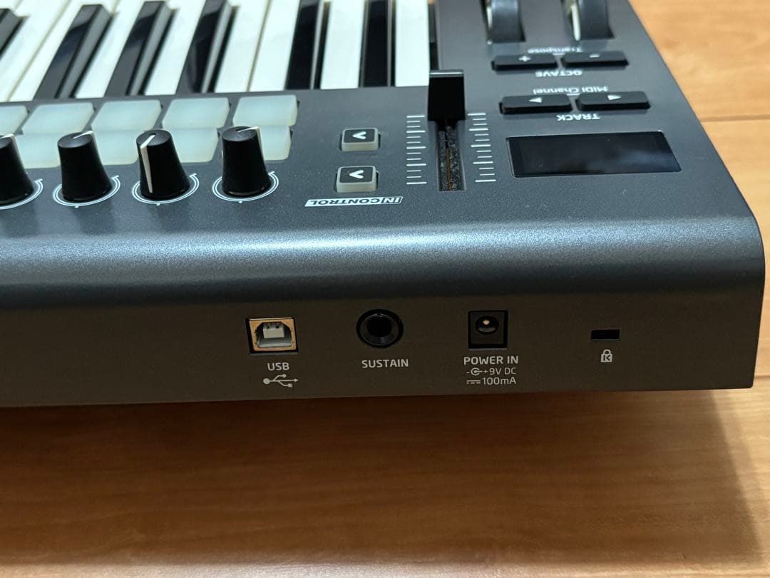 Novation Launchkey 25鍵 MIDIコントローラー