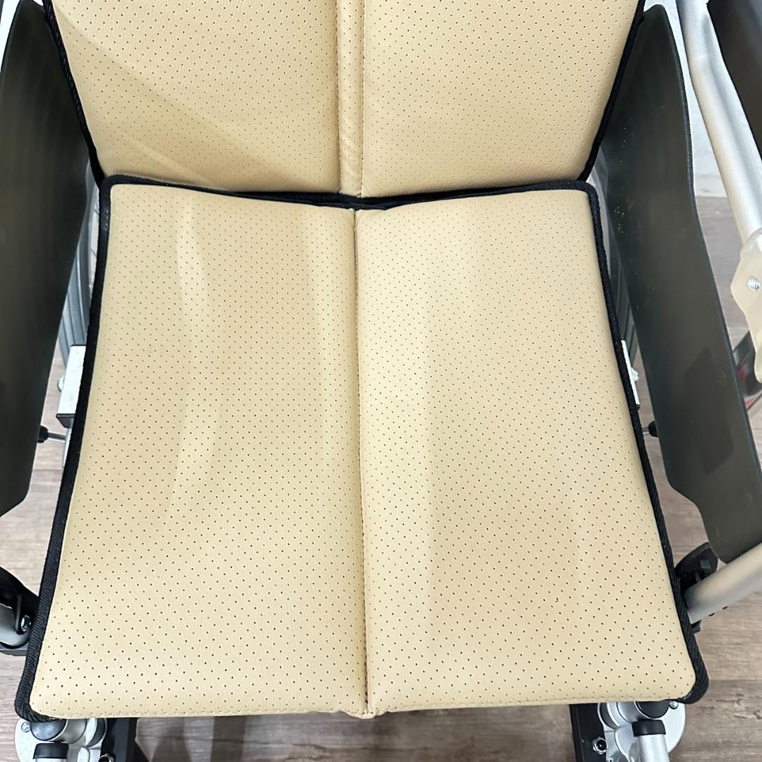 超美品　折り畳み式　車いす　肘あてはね上げ　ノーパンクタイヤ　介護