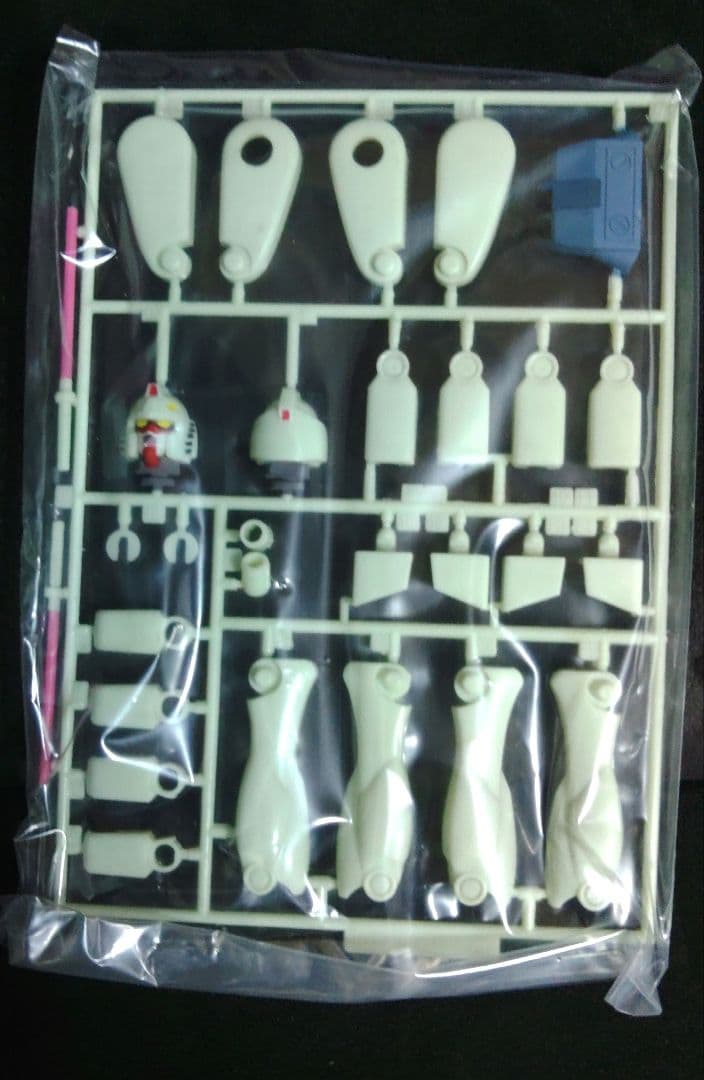 カラー塗装ずみ RX-78 ガンダム 1/144スケール　BAMDAI