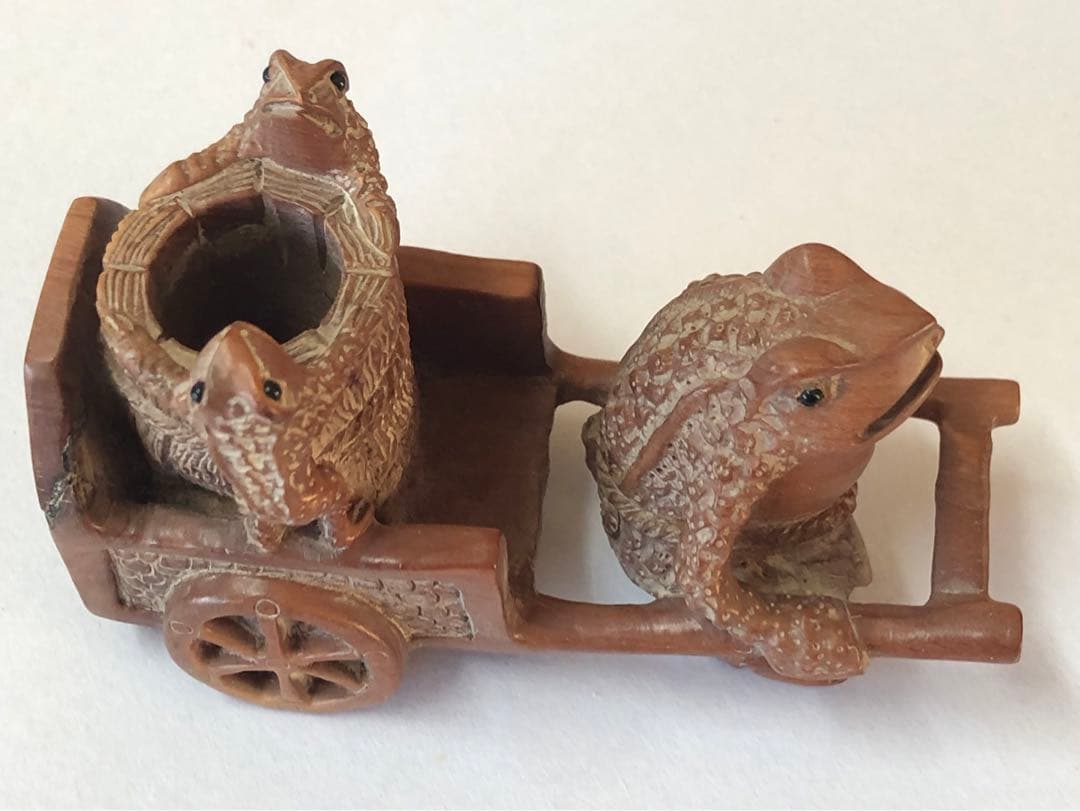 カエル車アンティークオブジェ小物入り透かし彫り蛙現品無料発送です