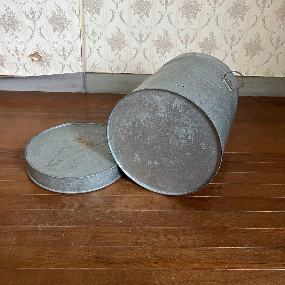 【アンティーク】蓋付き 持ち手付 ブリキ缶 バケツ ダストボックス 古道具