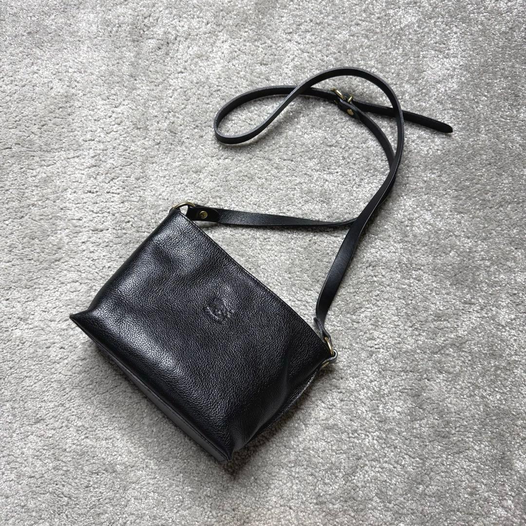 IL BISONTE イルビゾンテ ショルダーバッグ ブラック