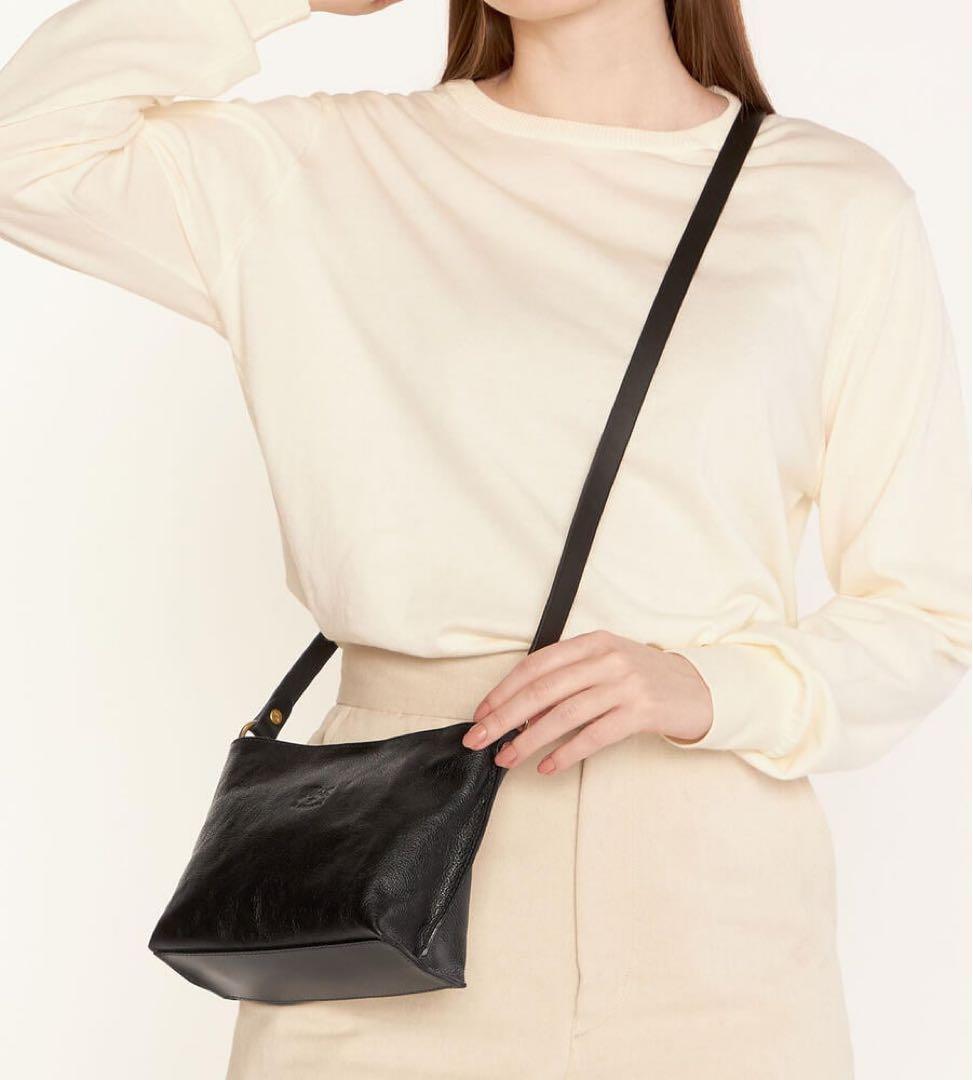 IL BISONTE イルビゾンテ ショルダーバッグ ブラック