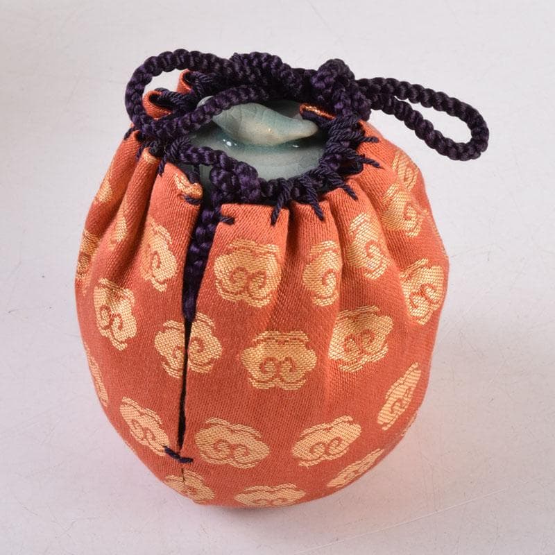 韓国人間文化財　柳海剛（柳根瀅）作　高麗青磁　象嵌鶴文　茶入　共箱　V　8407