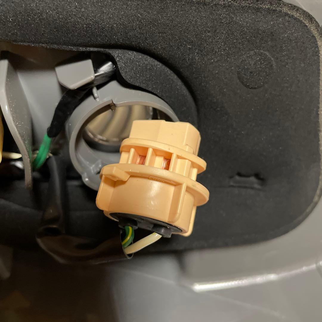 トヨタ純正プリウスα 左テールランプ　STANLEY47-46