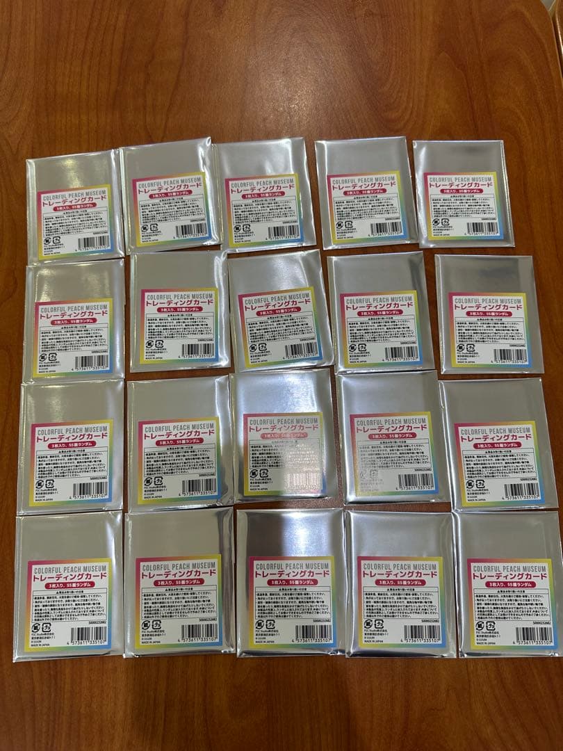 カラフルピーチ 　トレーディングカード　新品未開封20パック　ビッグカード2枚付