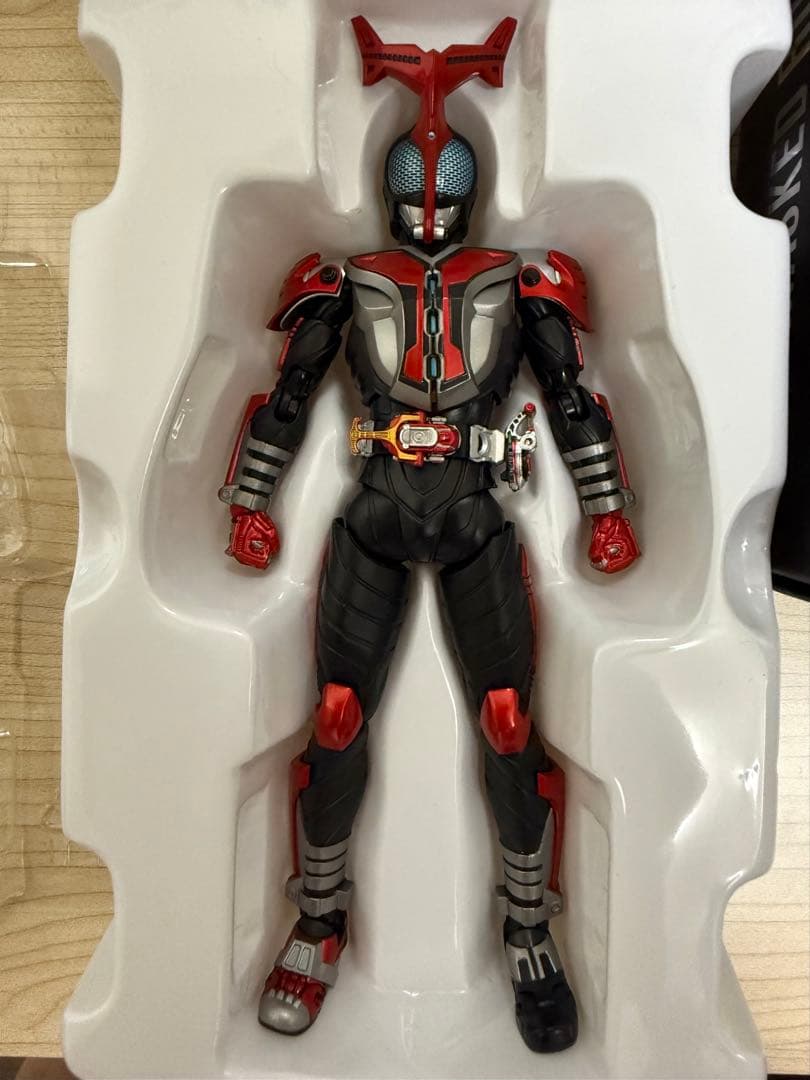 真骨彫仮面ライダーカブトハイパーフォーム