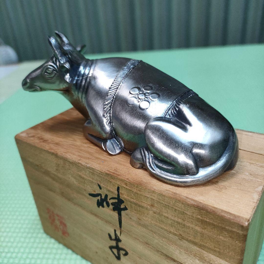 【新春特価 】神牛　大阪天満宮　置物　撫で牛　金属製　木製箱入　牛の置物