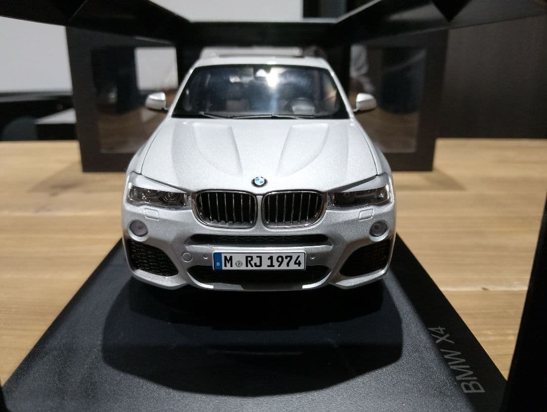 1/18 BMW X4 F26　ディーラー品　ミニカー　シルバー