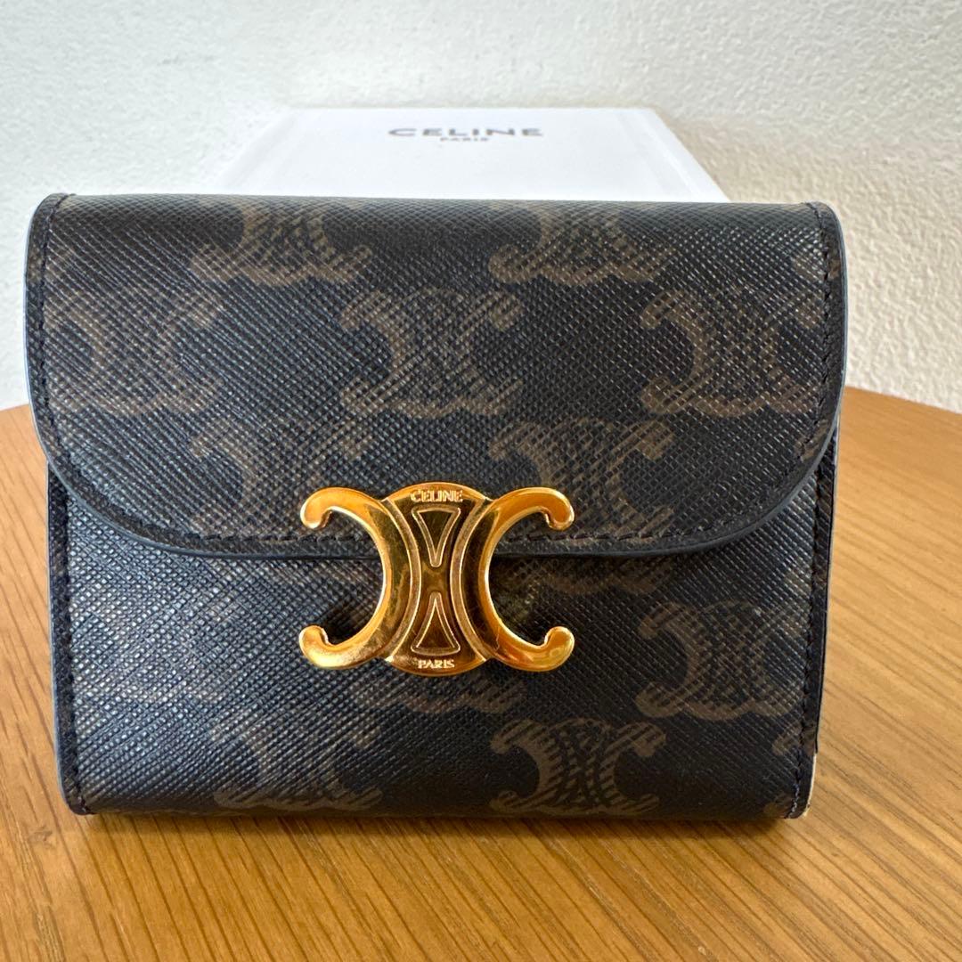 CELINEセリーヌ モノグラム三つ折り財布