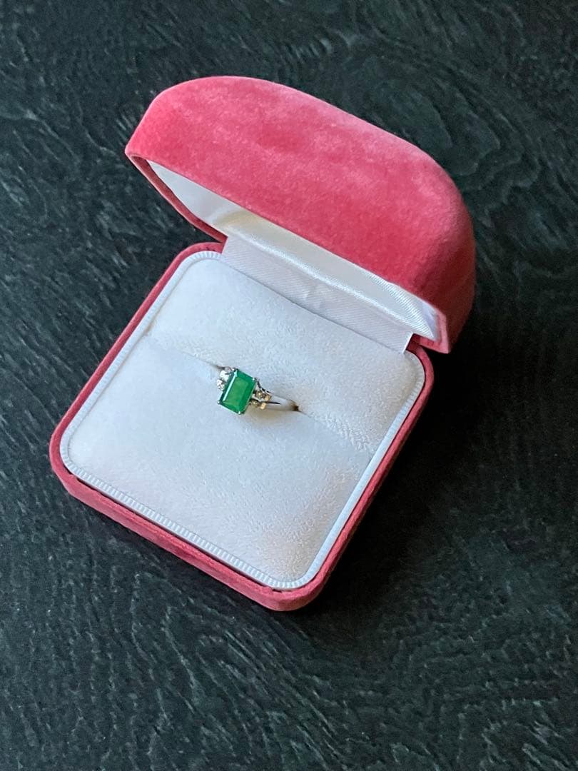 エメラルドの指輪