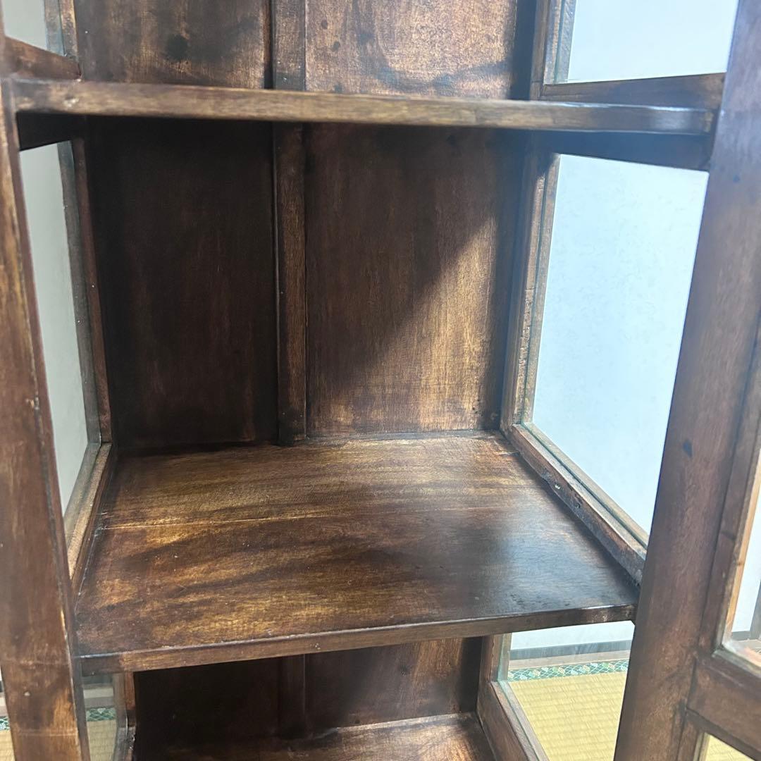 照明付き アンティーク調ガラスキャビネット 鍵付き