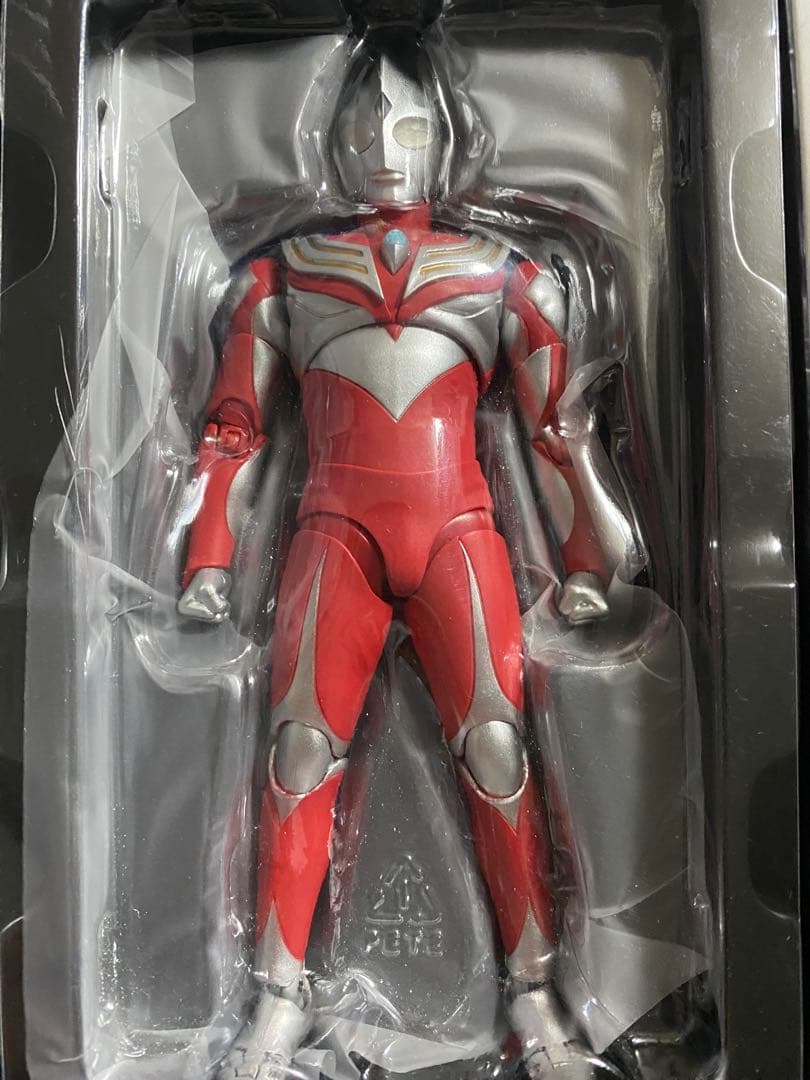 S.H.Figuarts フィギュアーツ　ティガ パワータイプ　ゴルザつき