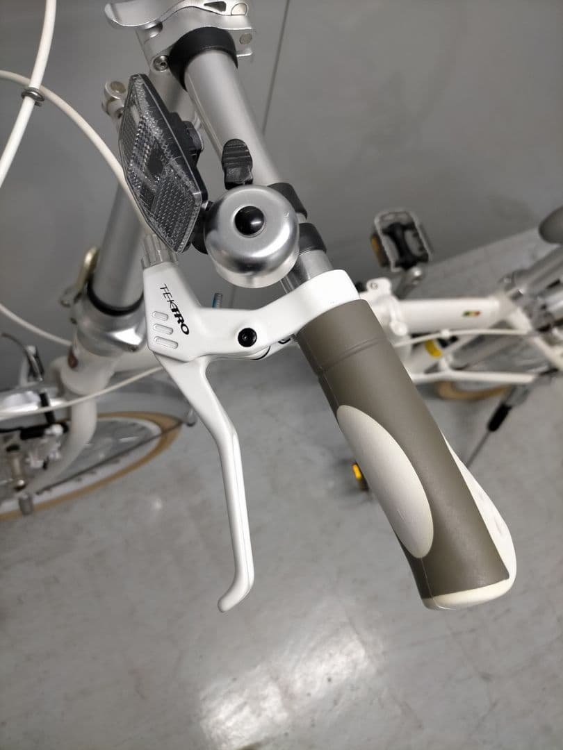 【カズ】FIAT ホワイト 折りたたみ自転車　20インチ