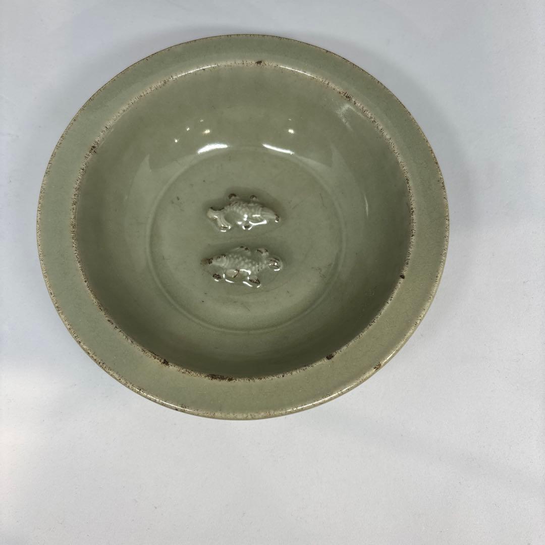 魚模様のグレー陶器皿