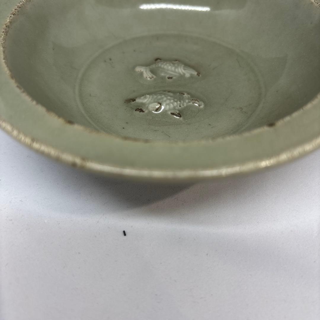 魚模様のグレー陶器皿