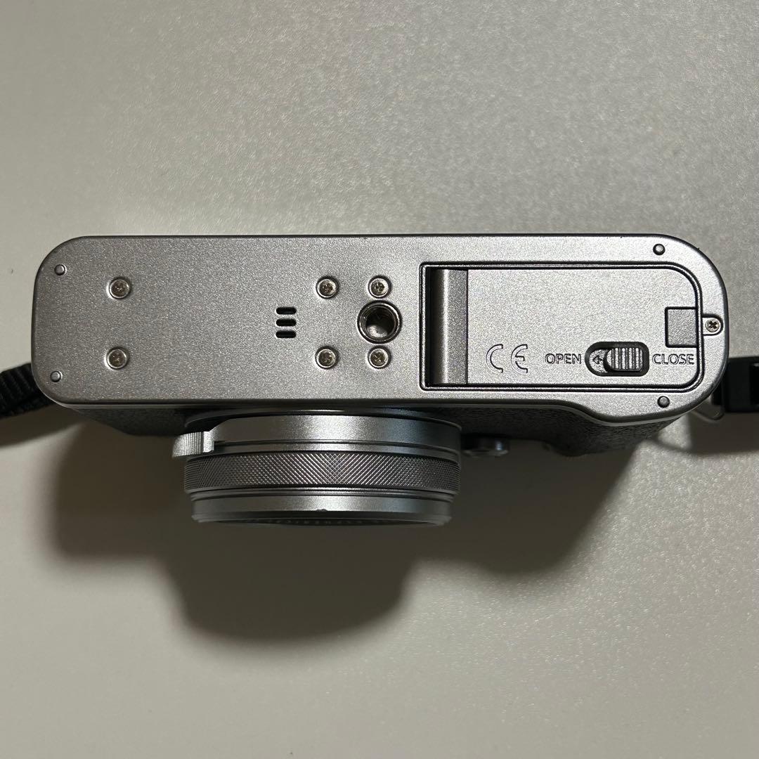 【美品】FUJIFILM X100F シルバー 純正レザーケース＋サムグリップ付