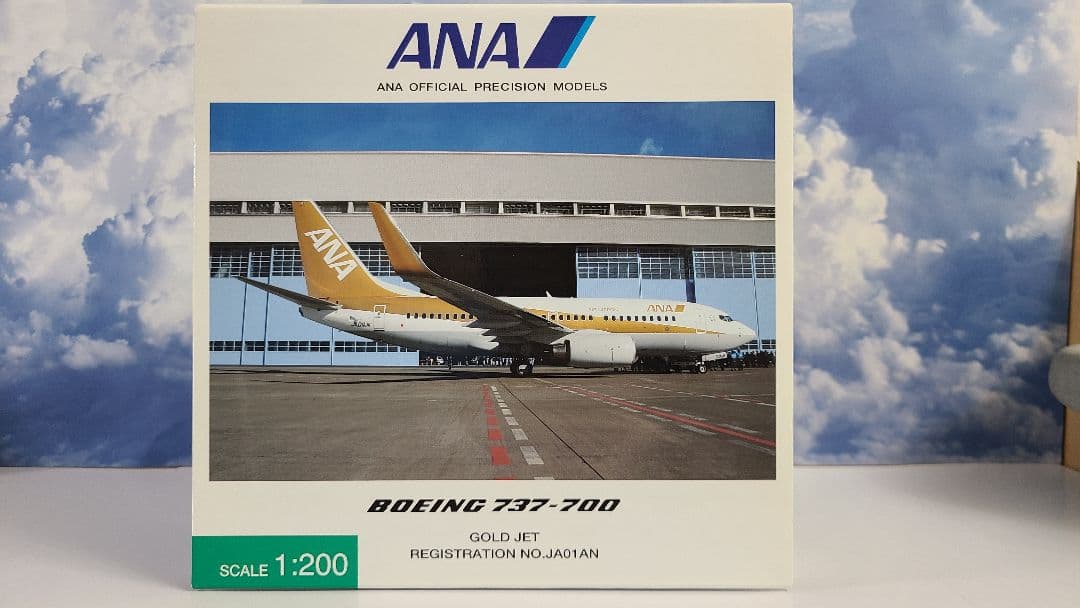 B737-700 ANA ゴールドジェット JA01AN