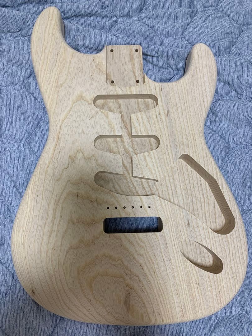 1ピース 軽量 スワンプアッシュ ストラトボディー